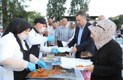 BAYRAKLI’DA BİNLER İFTAR SOFRALARINDA BULUŞUYOR